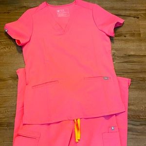 💕Limited Edition Neon pink Figs scrubs💕
